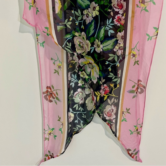 🎉⬇️ cabi Flaunt Scarf #5581 - Picture 5 of 7